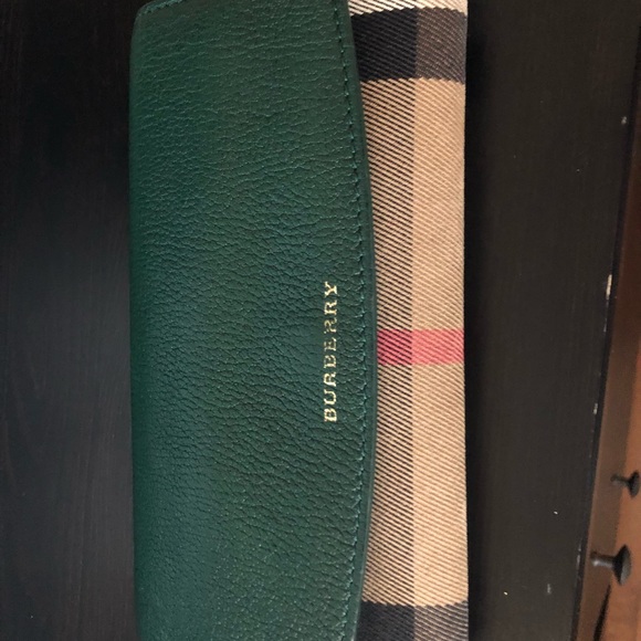 Burberry Handbags - Burberry Hunter green and plaid wallet